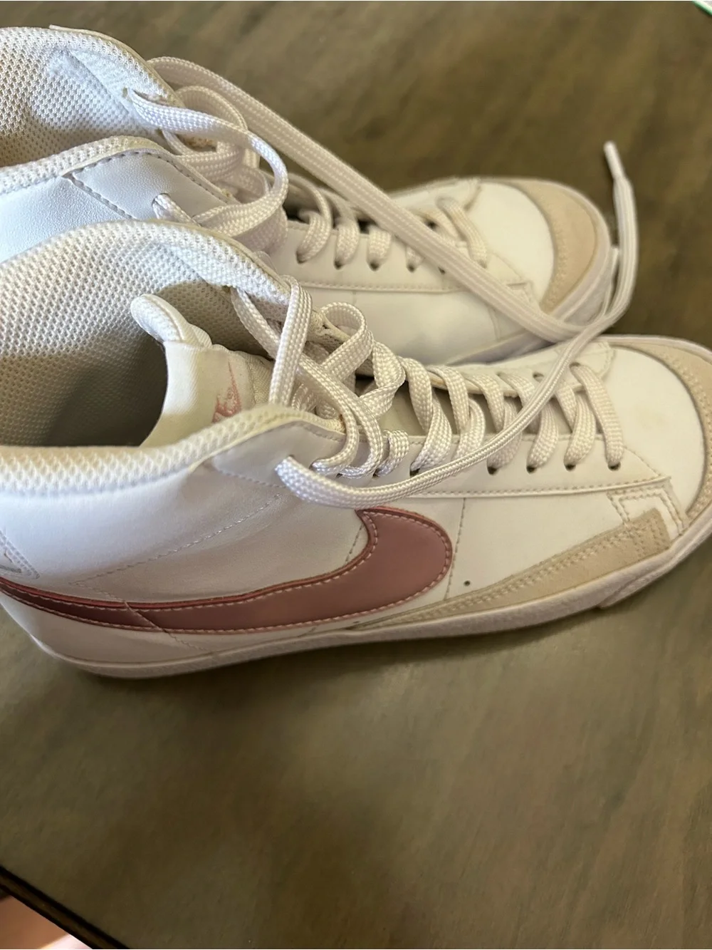 Nike High-Top Sneakers in White with Pink Swoosh